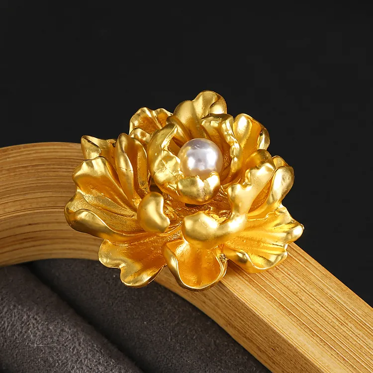 合金胸针 精致牡丹花胸针新中式别针西装大衣配饰高级感轻奢胸花