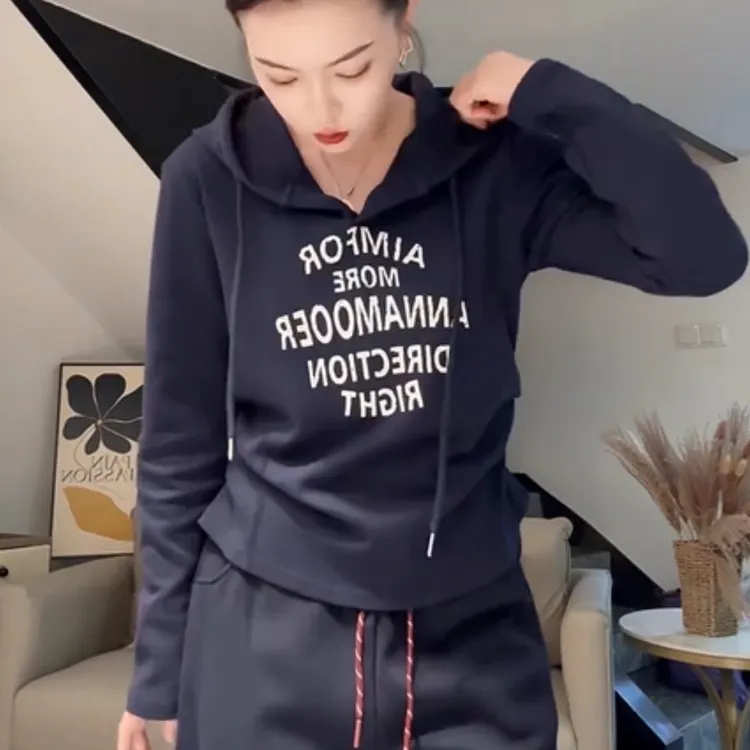 欧货2025秋季新款复古字母印花连帽卫衣女收腰抽褶休闲慵懒感上衣