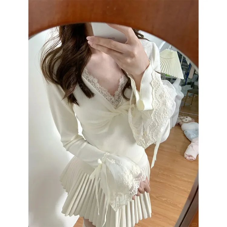 韩版V领蕾丝多巴胺长袖女秋冬新款高级感修身内搭显瘦打底衫上衣