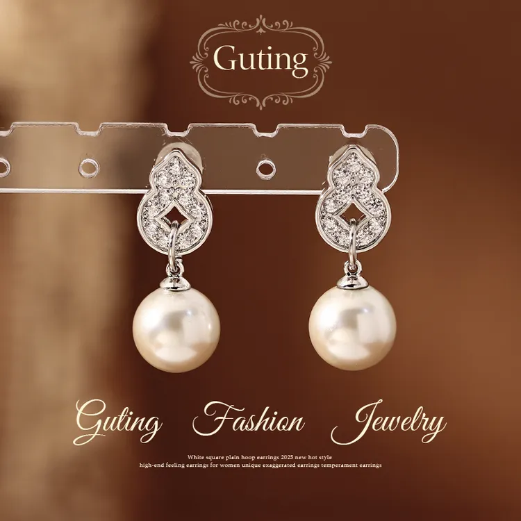 铜合金合成锆石耳饰 23331银色葫芦魔卡莫斯耳环女秋冬耳钉耳饰