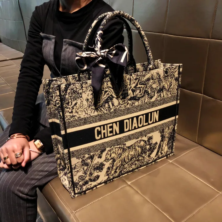 香港品牌包包女士2025新款大容量刺绣单肩托特包手提百搭子母大包