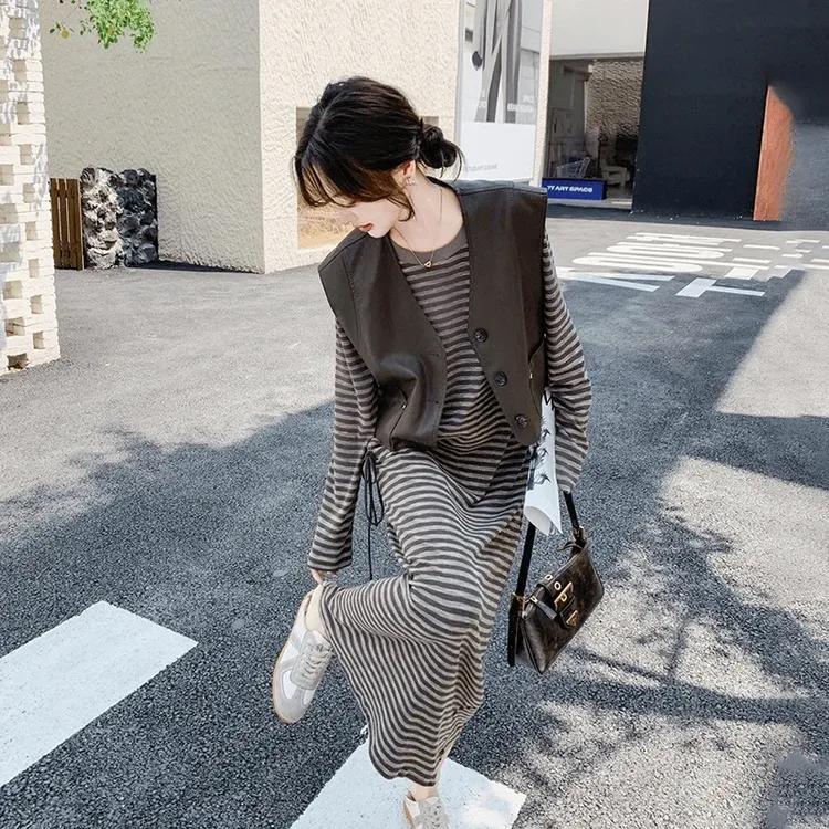 MARIE.COCO韩系pu皮无袖马甲外套女秋季条纹长袖t恤连衣裙两件套