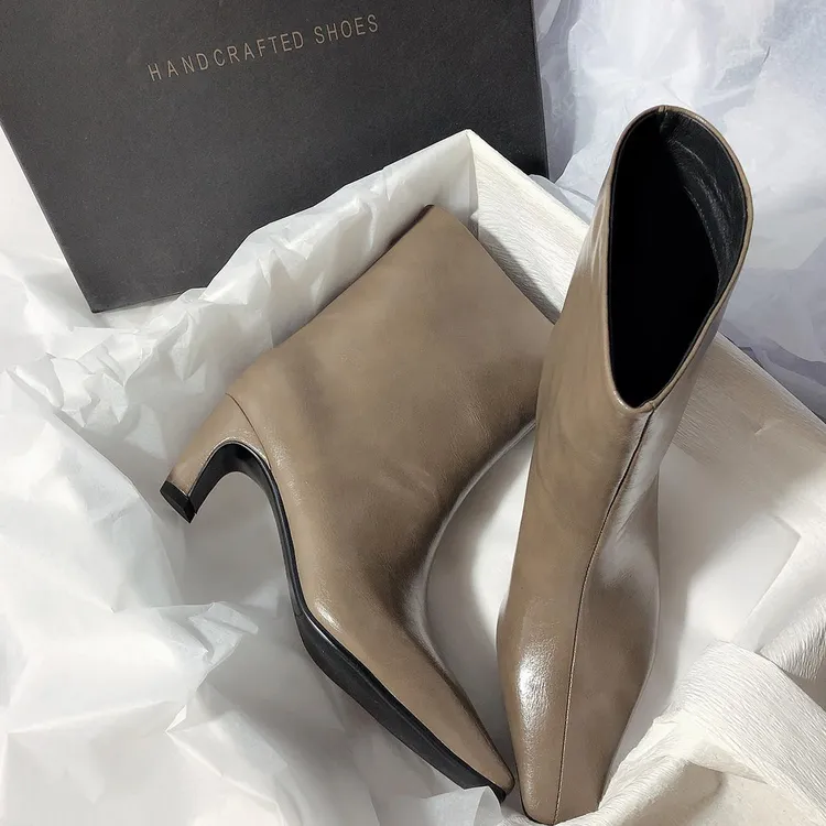 弥笛2026春季新款真皮法式细跟短靴方头高跟简约潮酷红色时装