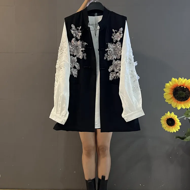 早秋新款时尚重工立领复古盘扣花朵国风马甲➕长袖钉珠衫