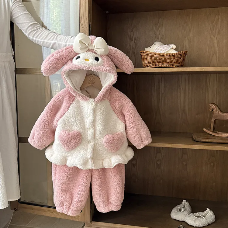 婴儿外出睡衣秋冬季女宝宝珊瑚绒套装加厚婴幼儿冬款法兰绒家居服