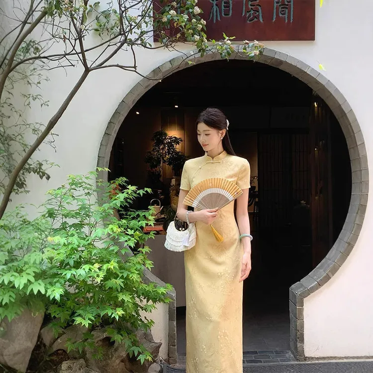 黄色新中式旗袍2025年新款气质年轻款优雅复古风改良日常连衣裙女
