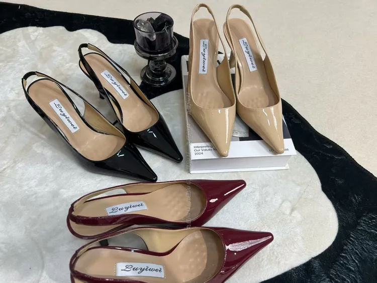 精致时尚百搭不累脚尖头一字式带时装女士高跟鞋气质黑色