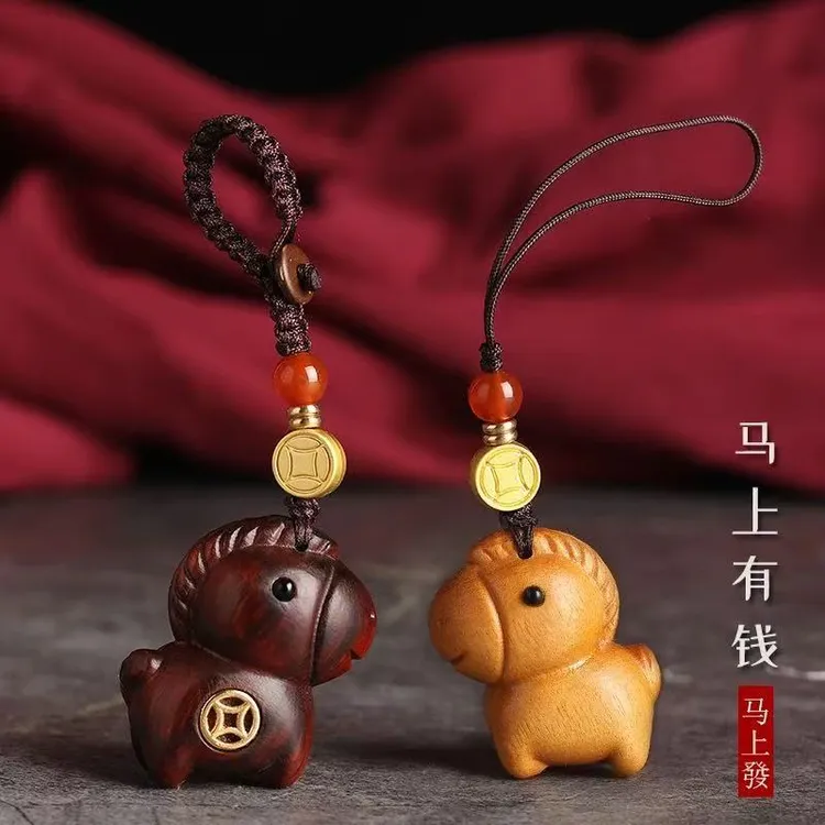 2026马到成功钥匙扣檀木汽车挂件生肖马本命年情侣款高档挂饰