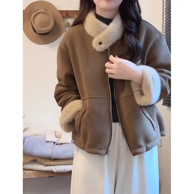 2025冬季新款时尚设计感羊羔毛翻领拼接宽松显瘦加绒加厚保暖外套