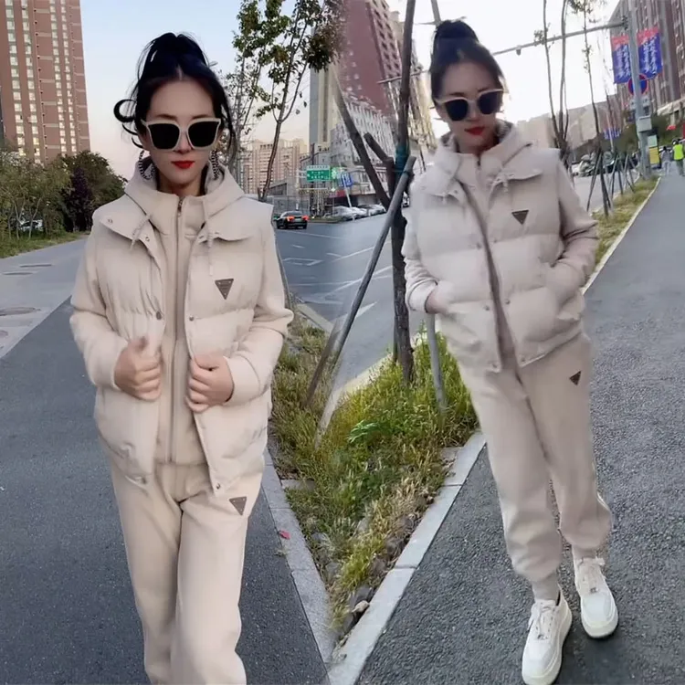 加绒加厚连帽拉链运动服套装配棉马甲好看三件套2025冬新款保暖套