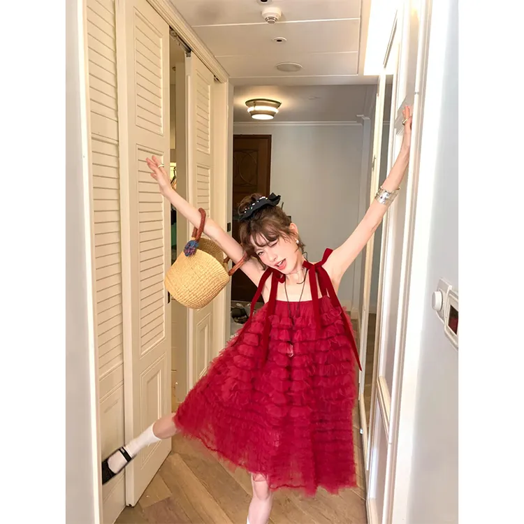 2025春季新款时尚气质设计公主裙红色网纱系带连衣裙蓬蓬吊带礼服