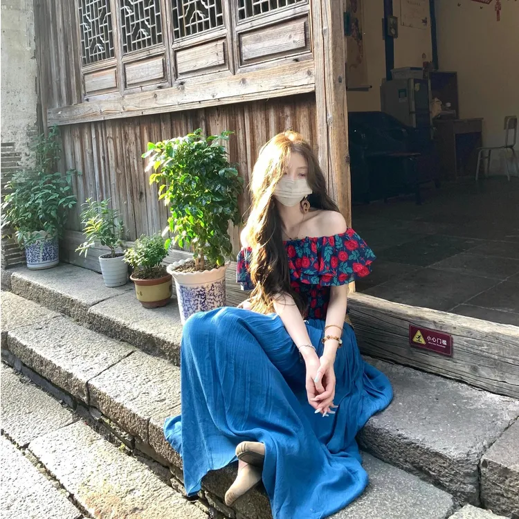 夏季新款撞色复古碎花一字肩蓝色显瘦上衣女氛围感半身裙两件套