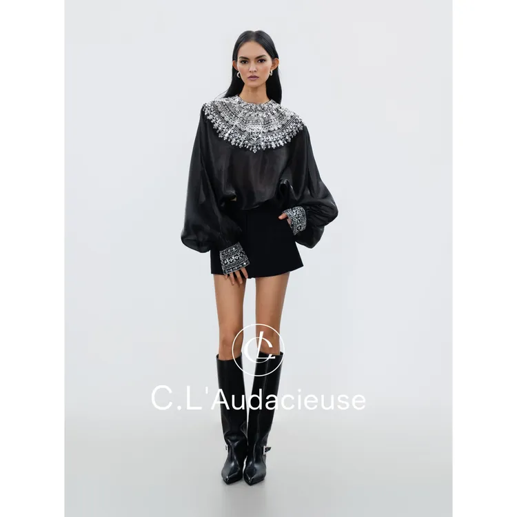 C.L'Audacieuse 晚宴年会战袍满钻装饰灯笼袖衬衫 CL25C755