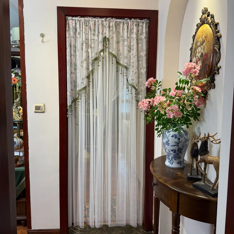 绿屿花痕高定刺绣吊珠双层长门帘家用免打孔卧室氛围感隔断纱帘
