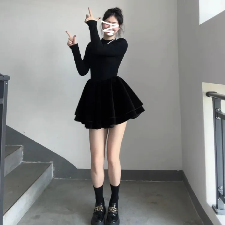 莲叶公主蓬蓬裙针织内搭连衣裙子女小个子秋冬新款新年掐腰小黑裙