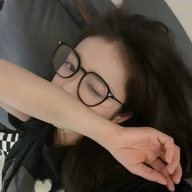 素颜氛围感!轻巧黑框近视眼镜女韩版早八学生高颜值防蓝光眼睛架