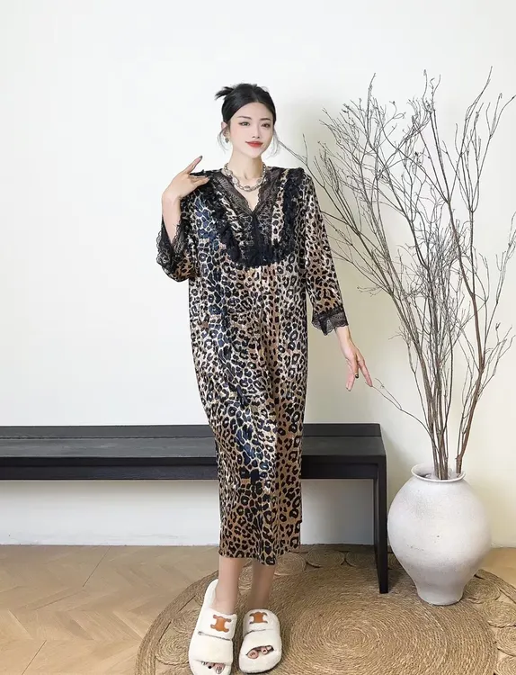 女款春秋长袖睡衣千金风金钻绒睡裙套装蕾丝大码V领宽松显瘦豹纹