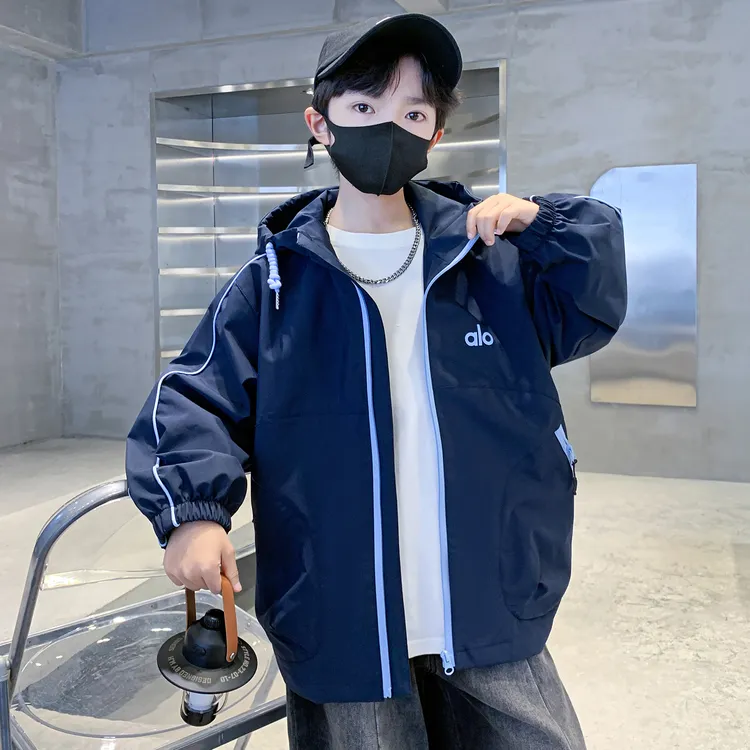 男童中大童春秋外套2025新款洋气字母纯色夹克宽松帅气炸街休闲潮