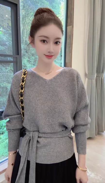 Nalian/拿恋豆子优选-V领针织衫蝙蝠袖宽松纯色毛衣女  DZ98863