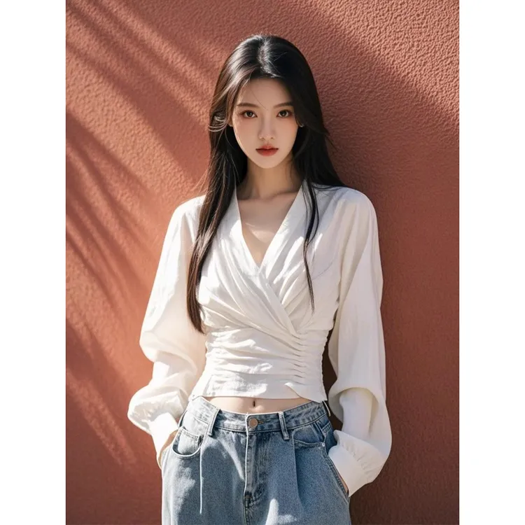 法式轻熟v领白色长袖防晒衬衫女设计感早秋独特别致收腰绝美上衣