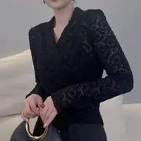 V领喇叭袖修身打底衫女时尚长袖内搭小衫