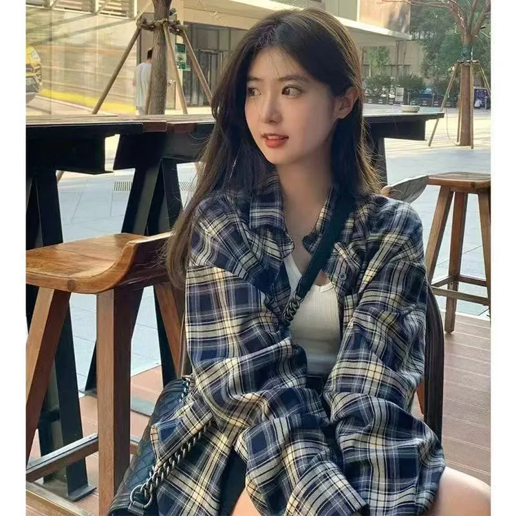 秋季新款复古格纹长袖衬衫女宽松休闲外套彰显港味气质