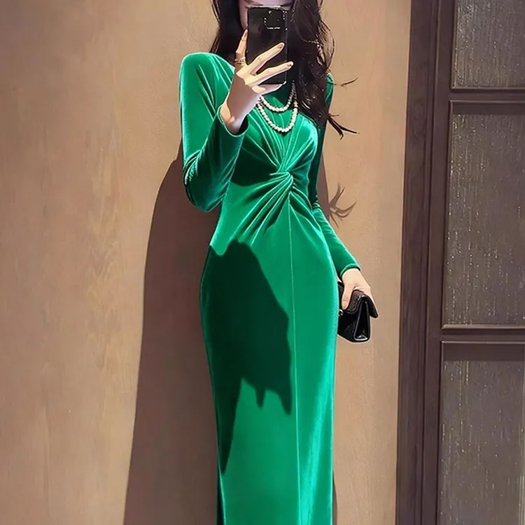 巨好看的冬装修身显瘦御姐风高级感重要场合绿色V领丝绒连衣裙女