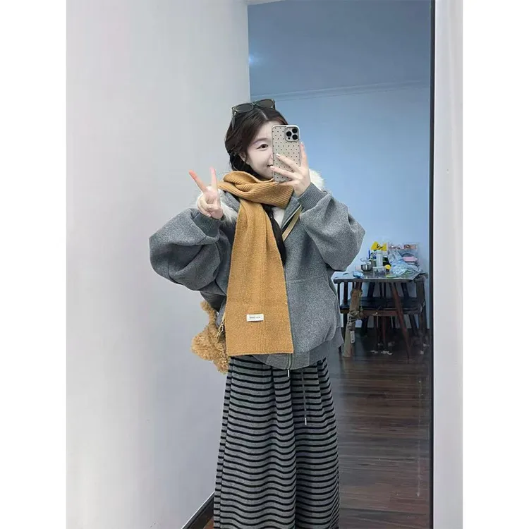 韩系潮流复古慵懒风毛领连帽刺绣外套女黑灰色条纹裤子两件套