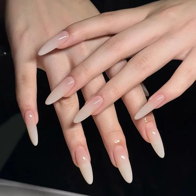 纯手工乳白色渐变美甲裸色穿戴甲甲片2025新款高级感中长款杏仁型