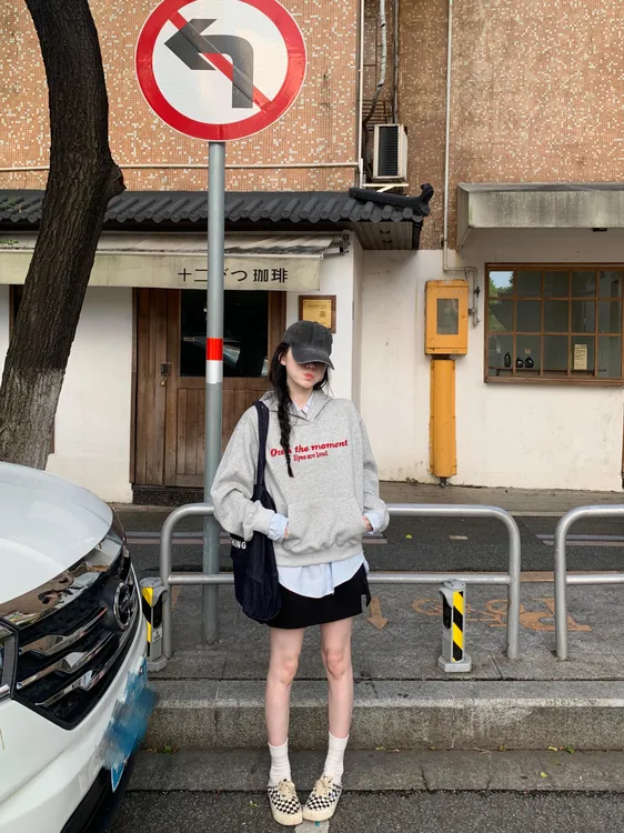 秋季新款套头韩系连帽宽松卫衣螺纹纯欲慵懒风女装宽松型百搭短裙