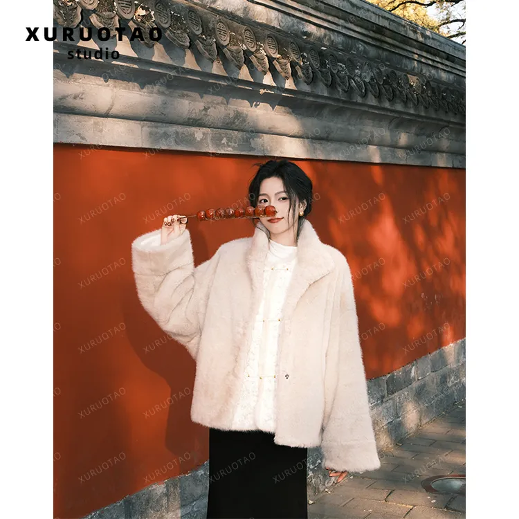 XURUOTAO 【大小姐】秋冬百搭设计师款慵懒感米白色外套 T6131