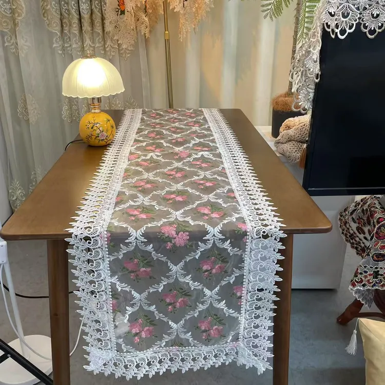 B007-9 丝光线（40*260cm）白色郁金香水溶花边盖巾