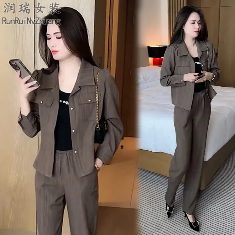 洋气减龄时尚套装女2025秋季新款宽松翻领短外套阔阔腿裤两件套潮