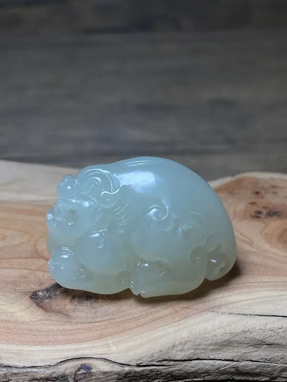 和田白玉《貔貅》吊坠 尺寸:33.9/22/20mm 重量:22.9g