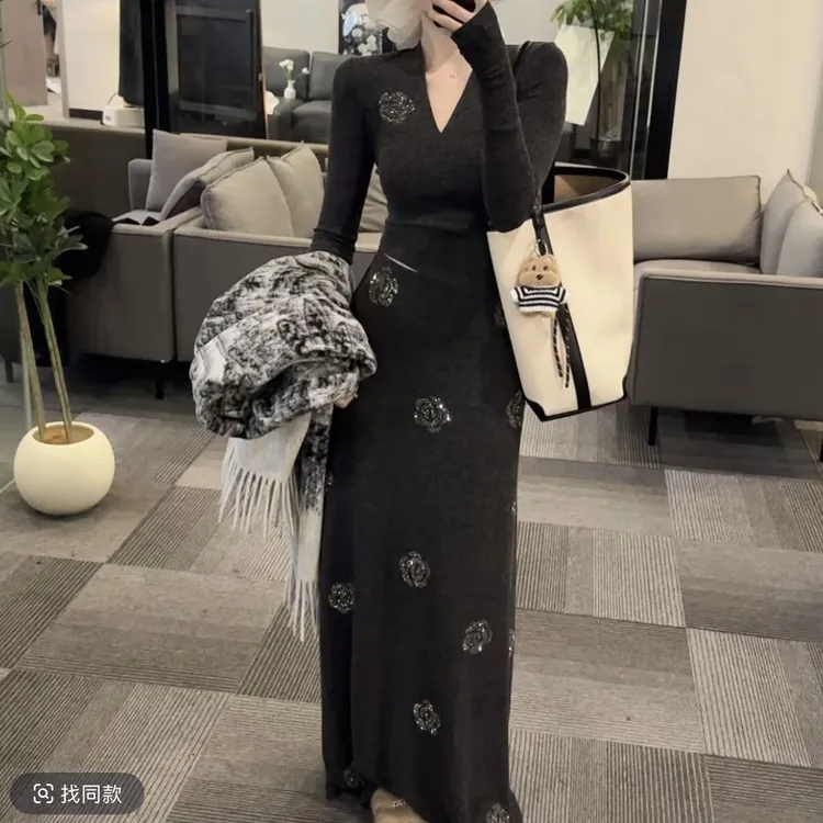 法式气质轻奢V领烫钻t恤上衣高腰半身裙两件套女2025秋冬季新款潮