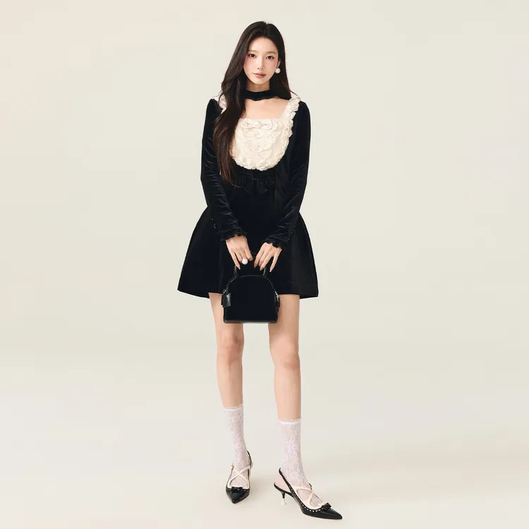 lefame拉飞姆2025冬季新款时尚裱花方领气质收腰连衣裙