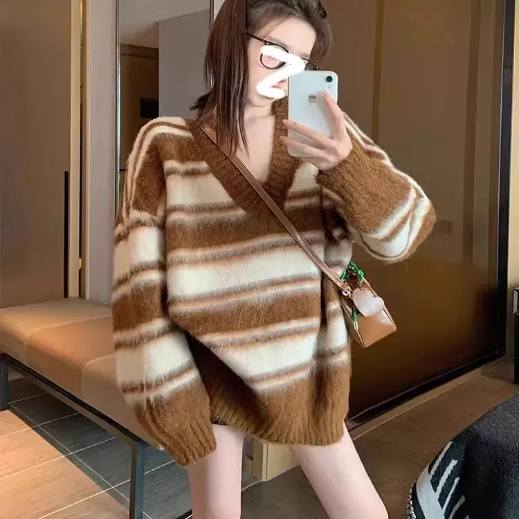 大码胖MM条纹V领保暖毛衣女春秋美式复古宽松显瘦遮肉打底针织衫