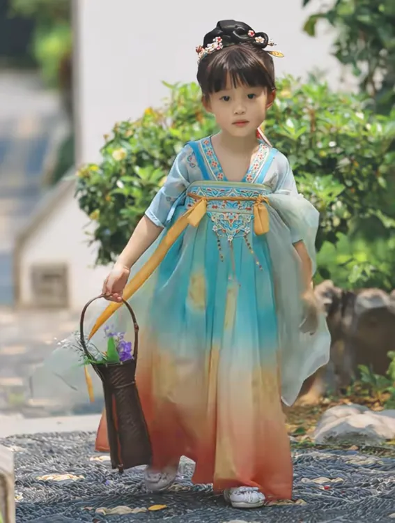 夏季女孩女童仙女国风传统古典汉服裙子女童仙气轻薄重工流苏襦裙