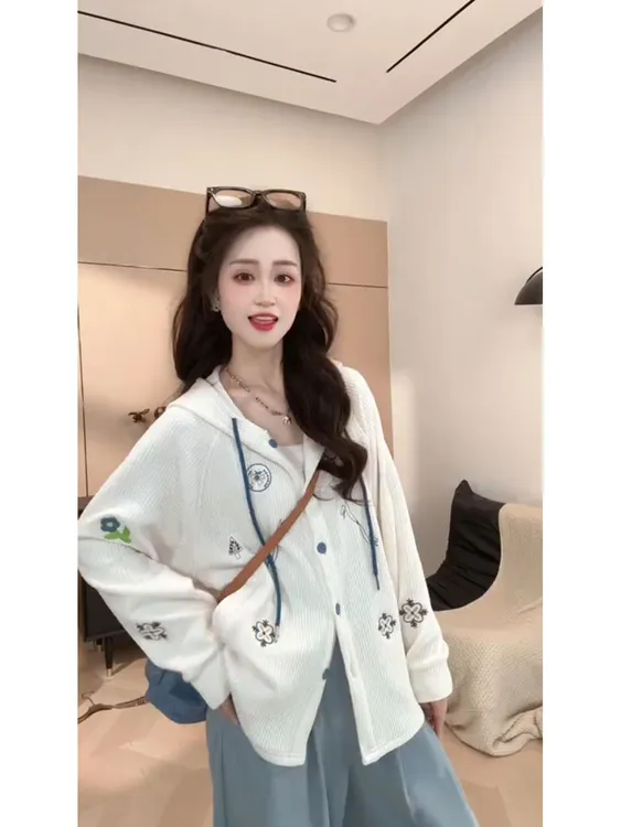 今年流行时尚慵懒设计感连帽衬衫女2025秋季新款独特别致漂亮上衣