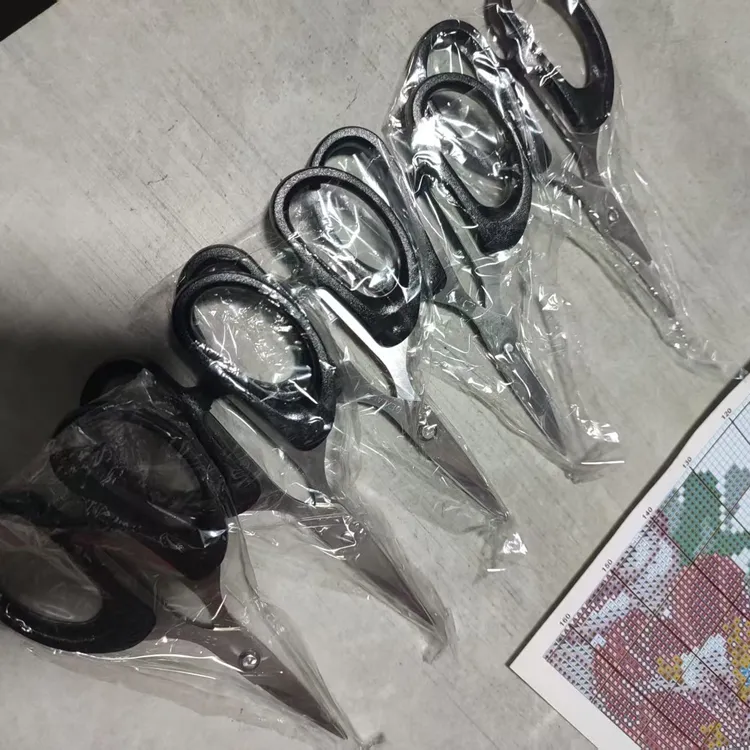 便携式不锈钢剪刀小号锋利办公家用剪纸刀手工多功能黑色小剪刀