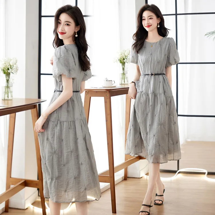 法式轻熟风压褶连衣裙2025夏季新款泡泡袖系带收腰薄款中长款裙子