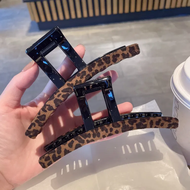 法式发卡老钱风复古豹纹一字夹抓夹发饰2025新款轻奢盘发夹鲨鱼夹