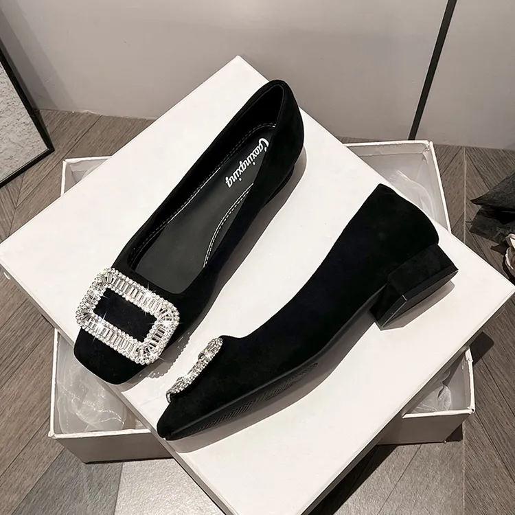 秋冬新款法式方头高跟鞋粗跟百搭黑色rv水钻方扣单鞋工作鞋