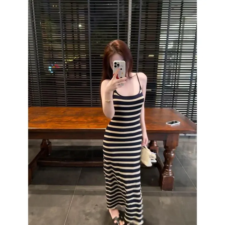 韩系百搭条纹针织连衣裙女夏季新款修身显瘦时尚气质吊带A字长裙