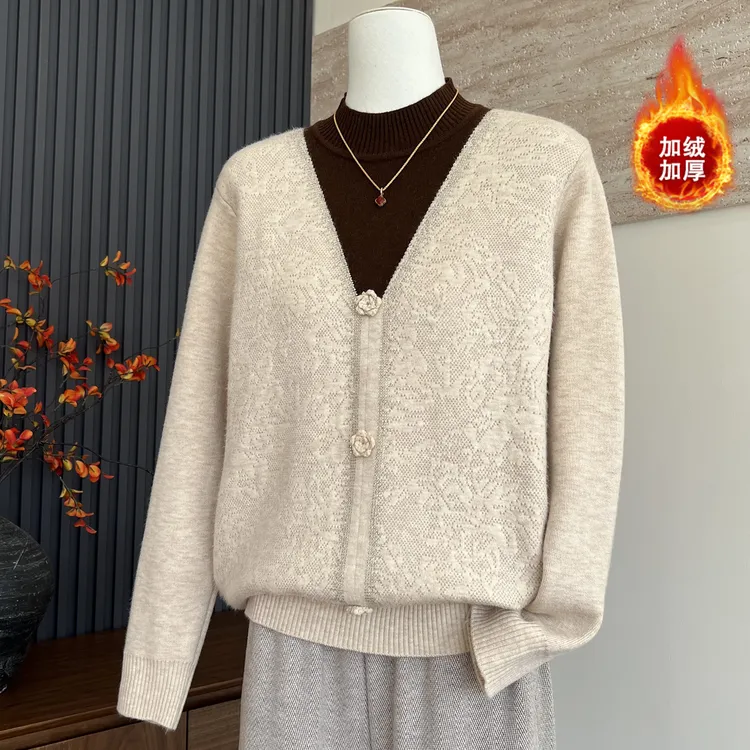 中老年女秋冬半高领针织上衣妈妈装冬季加绒加厚保暖洋气减龄毛衣