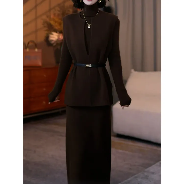 气质高级裙套装女2025秋冬新款洋气针织打底衫针织马甲半裙三件套