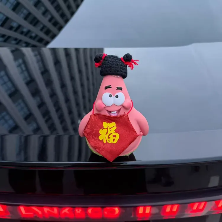 新款辫子肚兜派大星汽车尾部挂件玩偶车载屁股后备箱公仔