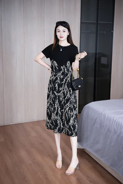 昀之兮夏季百搭气质高腰圆领遮肉宽松口袋款碎花连衣裙