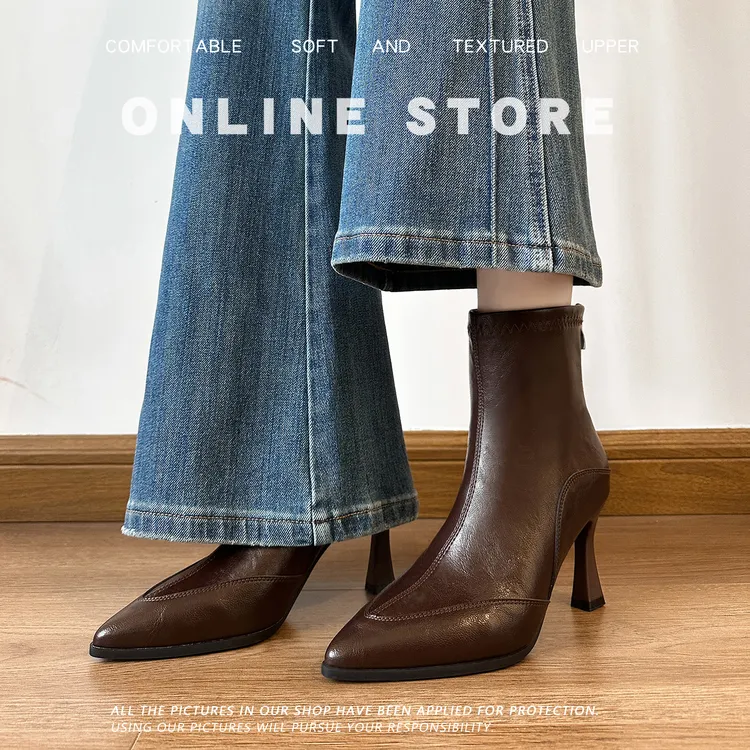 2025年秋冬新款纯色皮面尖头细跟时尚靴子