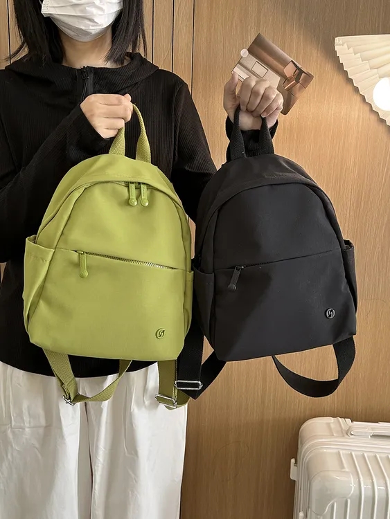 2025新款时尚简约百搭轻便防水双肩包出游逛街小背包女辣妈咪包